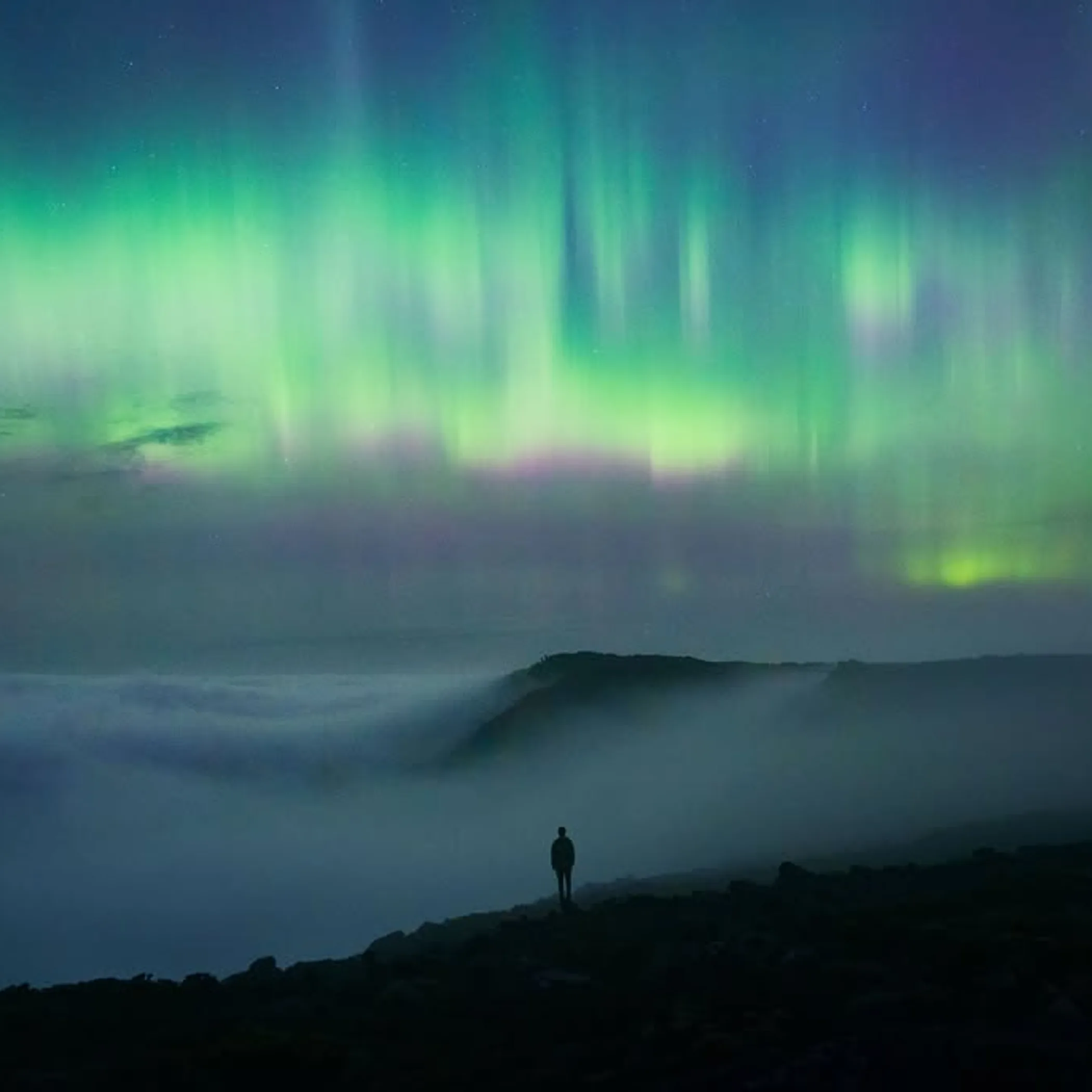 tasmania beneath the southern lights